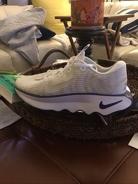 NIKE Motiva Walking Sneakers